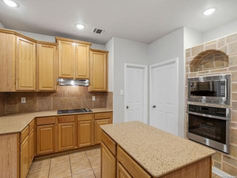 9406 Potters Point Helotes TX 78023