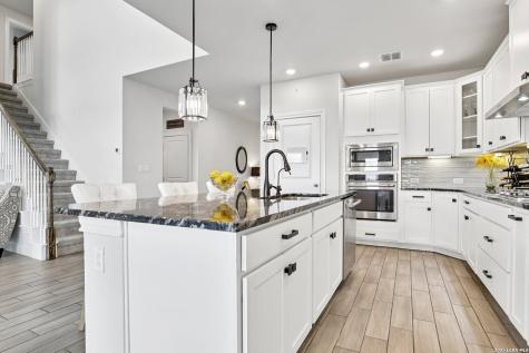 25330 Donahue San Antonio TX 78255
