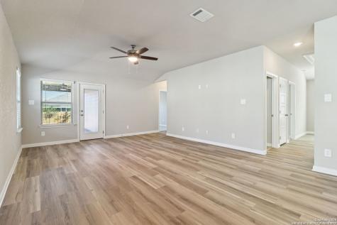 9619 Grand Via Boulevard Converse TX 78109