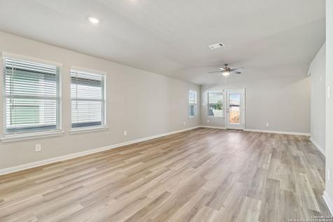 9619 Grand Via Boulevard Converse TX 78109