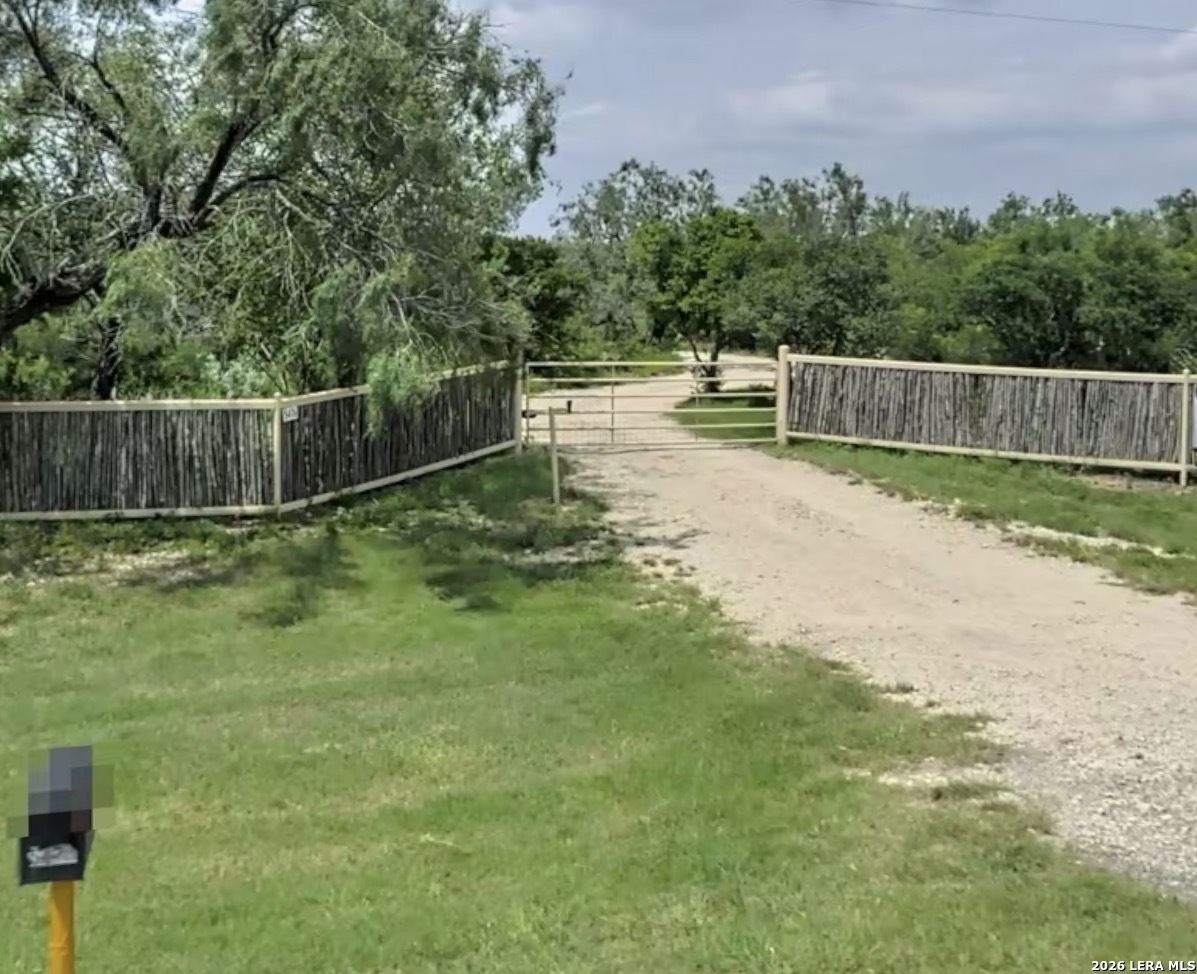 5476 W Us Highway 90 Uvalde TX 78801