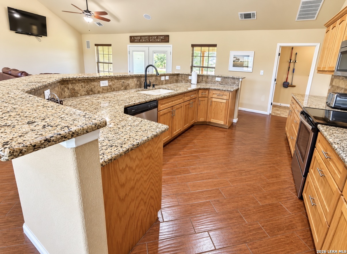 5476 W Us Highway 90 Uvalde TX 78801