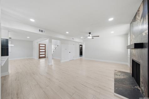 118 S Gardenview Castle Hills TX 78213