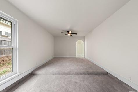 5914 Forest Mill San Antonio TX 78240