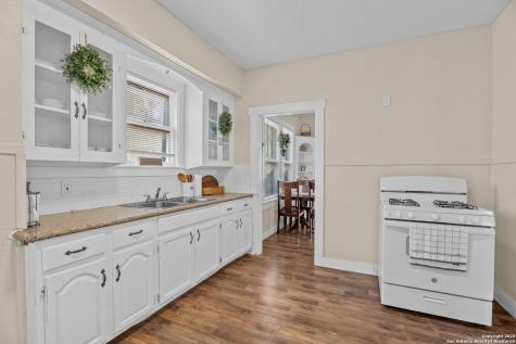 1726 Center San Antonio TX 78202