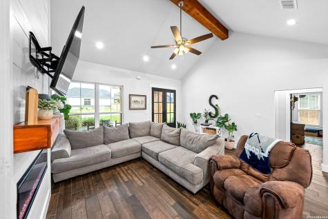 156 Woodbridge Drive La Vernia TX 78121