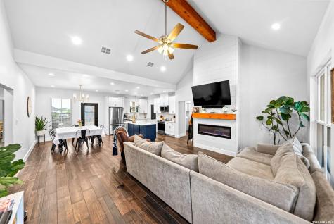 156 Woodbridge Drive La Vernia TX 78121