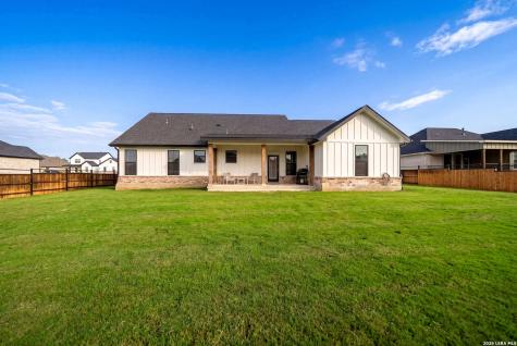 156 Woodbridge Drive La Vernia TX 78121
