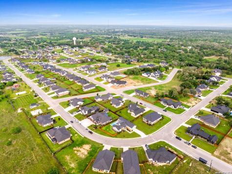 156 Woodbridge Drive La Vernia TX 78121