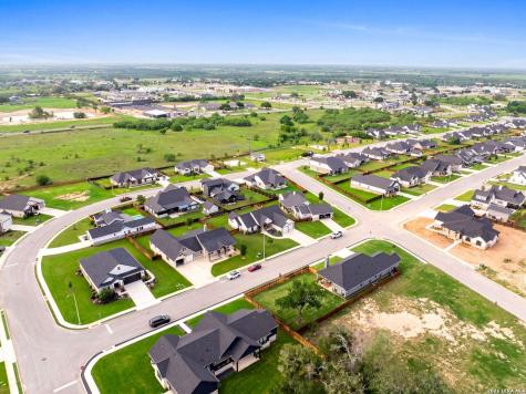 156 Woodbridge Drive La Vernia TX 78121