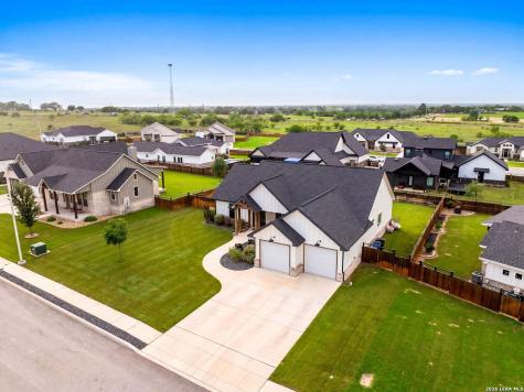 156 Woodbridge Drive La Vernia TX 78121