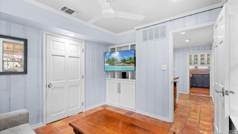 2323 Terminal Loop Mcqueeney TX 78123