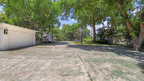 2323 Terminal Loop Mcqueeney TX 78123