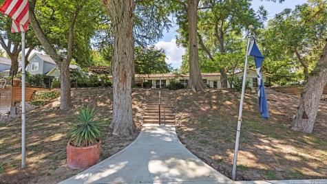 2323 Terminal Loop Mcqueeney TX 78123