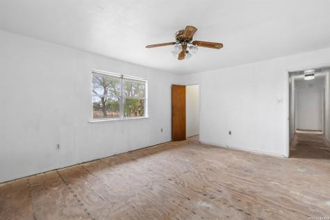 509 W County Road 678 Natalia TX 78059