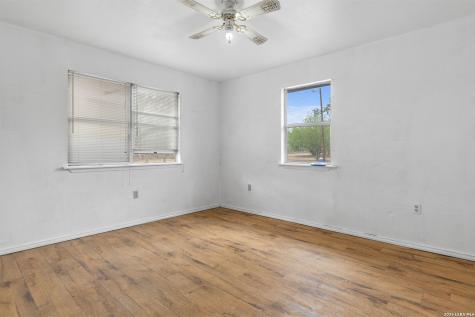 509 W County Road 678 Natalia TX 78059