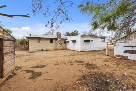 509 W County Road 678 Natalia TX 78059