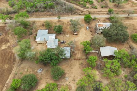 509 W County Road 678 Natalia TX 78059