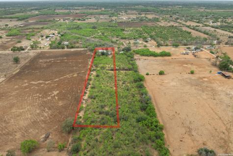 509 W County Road 678 Natalia TX 78059