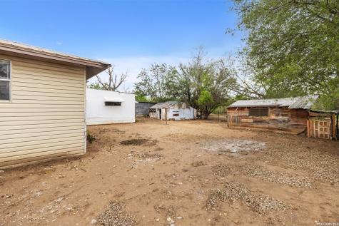 509 W County Road 678 Natalia TX 78059