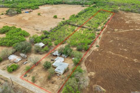 509 W County Road 678 Natalia TX 78059