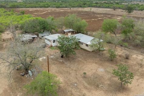 509 W County Road 678 Natalia TX 78059