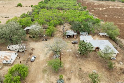 509 W County Road 678 Natalia TX 78059