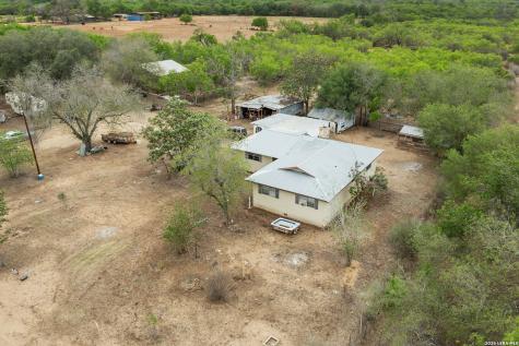 509 W County Road 678 Natalia TX 78059