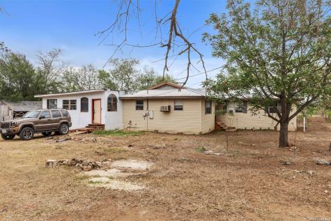509 W County Road 678 Natalia TX 78059