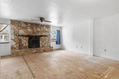 509 W County Road 678 Natalia TX 78059
