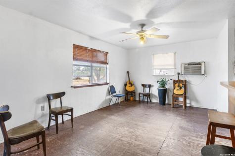 509 W County Road 678 Natalia TX 78059