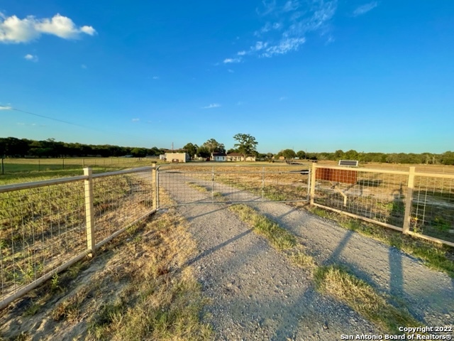 4024 County Road 307 La Vernia TX 78121