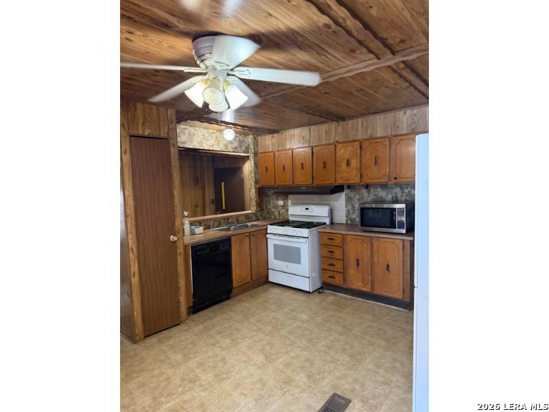 709 Ridgecliff Drive New Braunfels TX 78130