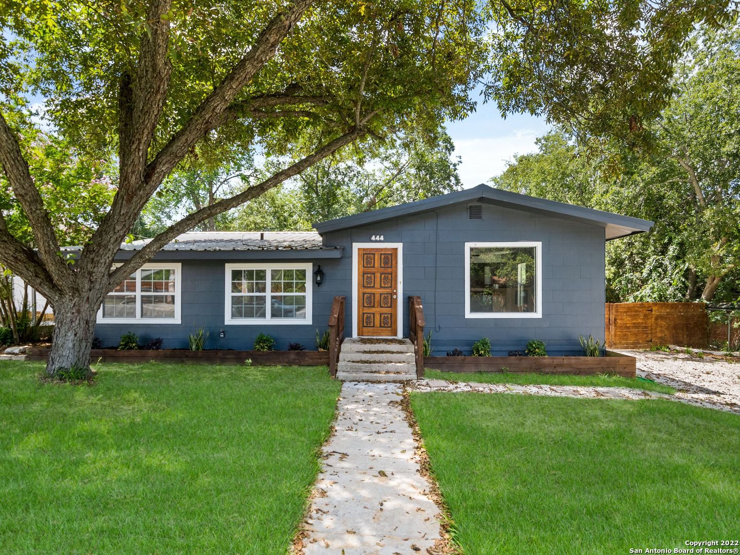 444 S Mesquite Avenue New Braunfels TX 78130