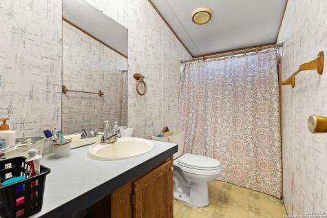 1118 32nd Hondo TX 78861
