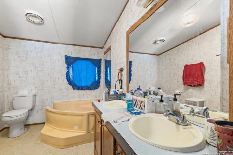 1118 32nd Hondo TX 78861