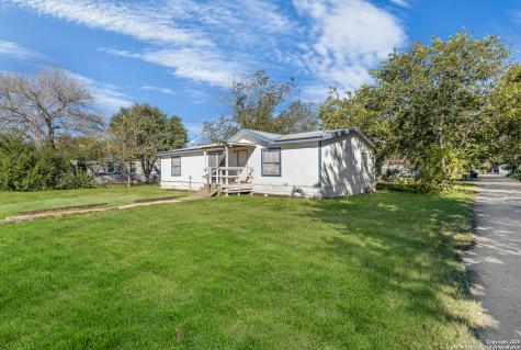 1118 32nd Hondo TX 78861