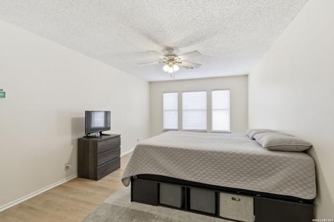 5506 Kenton Bluff San Antonio TX 78240