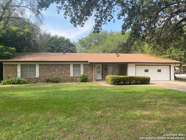 1124 W Goodwin Street Pleasanton TX 78064