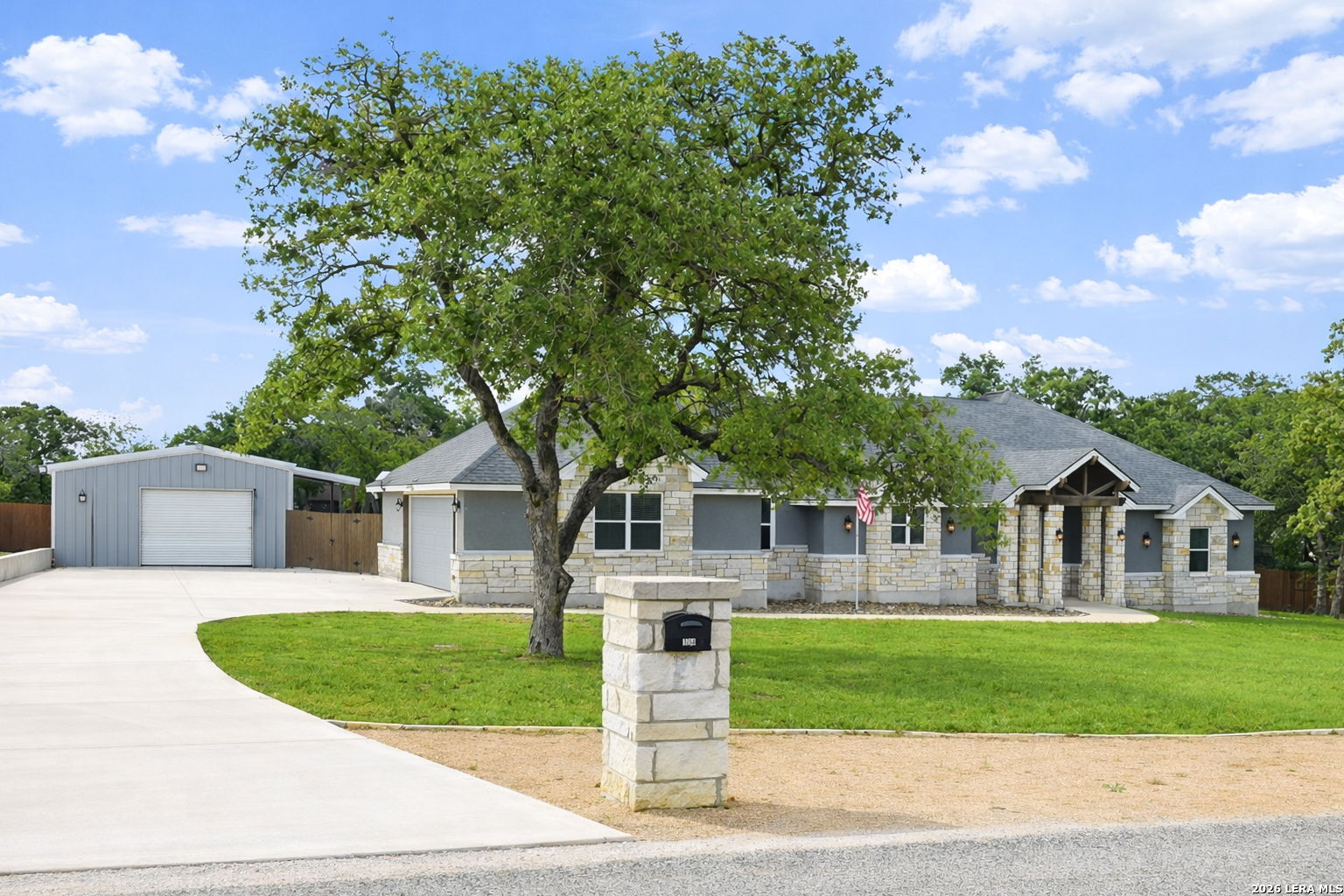 104 Abrego Knoll Drive Floresville TX 78114