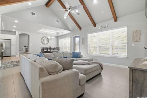 104 Abrego Knoll Drive Floresville TX 78114