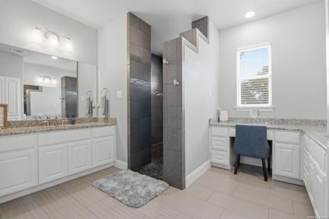104 Abrego Knoll Drive Floresville TX 78114