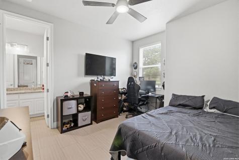 104 Abrego Knoll Drive Floresville TX 78114