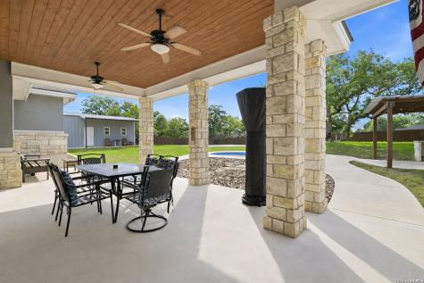 104 Abrego Knoll Drive Floresville TX 78114