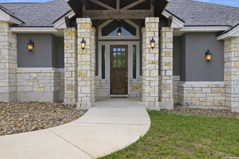 104 Abrego Knoll Drive Floresville TX 78114