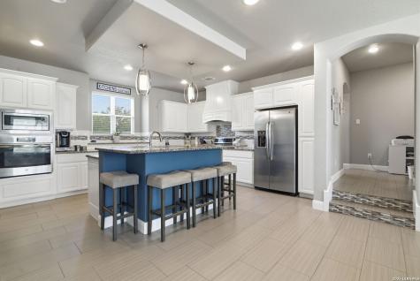 104 Abrego Knoll Drive Floresville TX 78114