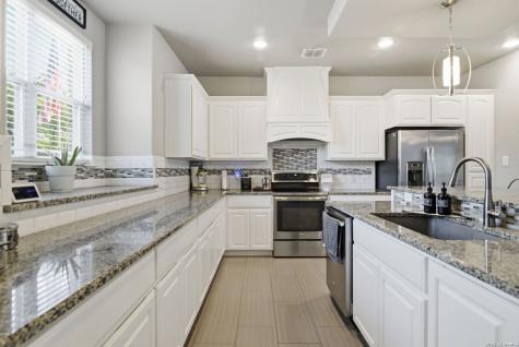 104 Abrego Knoll Drive Floresville TX 78114