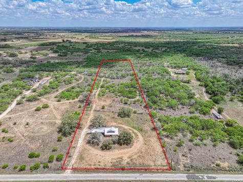 1271 County Road 119 Floresville TX 78114