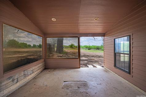 1271 County Road 119 Floresville TX 78114