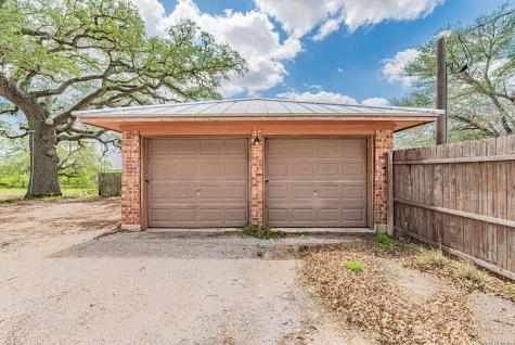 1271 County Road 119 Floresville TX 78114